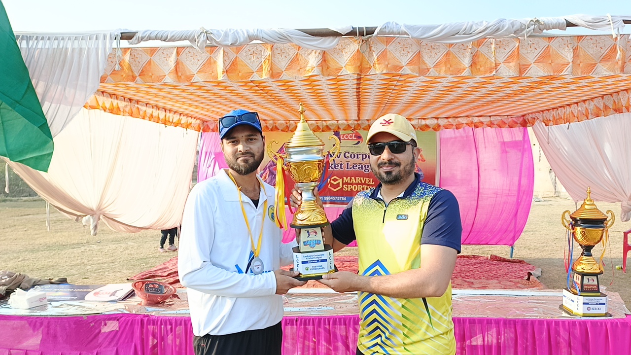 Runner-Up, Trophy Handover